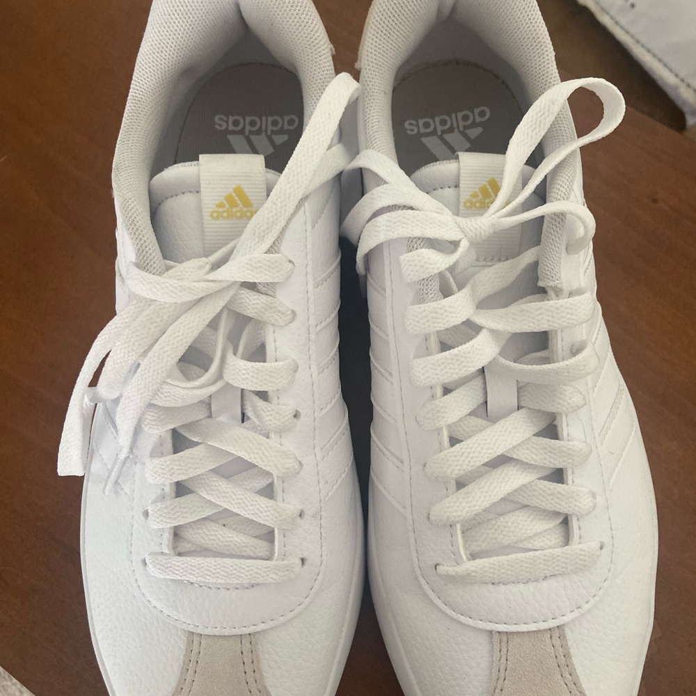 Adidas cloud white court shoes in cloud white.